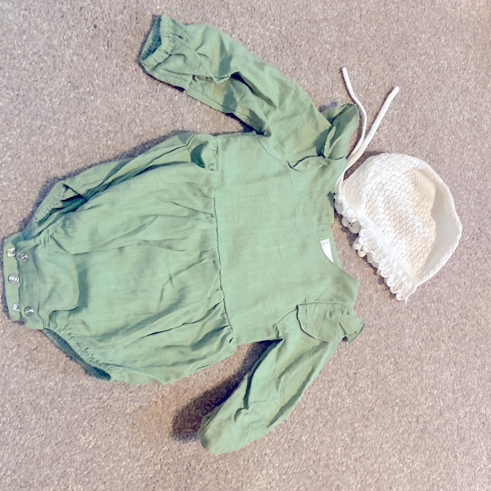 Babe basics 6-12 Months Romper Sage Green EUC